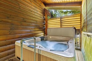 House, Multiple Beds, Hot Tub, Garden View (Mountain Charm) | Indoor spa tub - Mountain Charm (Pigeon Forge)