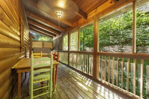 Dining - Mountain Charm (Pigeon Forge)