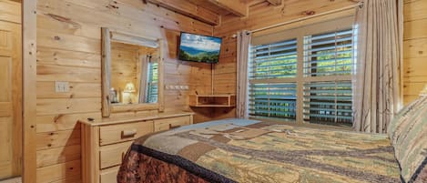 House, Multiple Beds, Hot Tub, Garden View (Mountain Charm) | 3 bedrooms, individually decorated, individually furnished, bed sheets