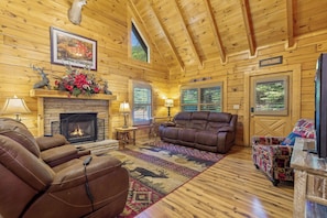 Casa, varias camas, hidromasaje, vista al jardín (Mountain Charm) | Área de sala de estar