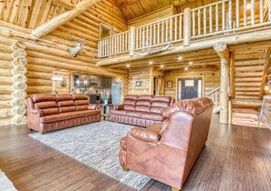 Living area - Smoky Mountain Ranch (Sevierville)