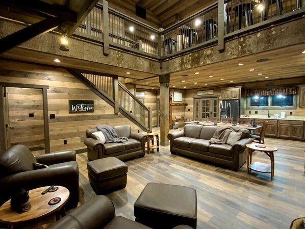 Interior - Coal Camp Lodge (Sevierville)