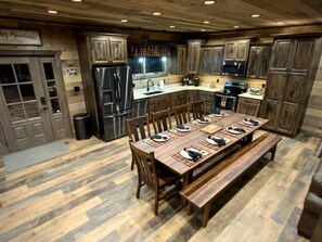 House, Multiple Beds, Hot Tub, Mountain View (Coal Camp Lodge) | Dining