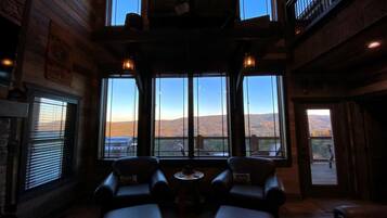 House, Multiple Beds, Hot Tub, Mountain View (Coal Camp Lodge) | Interior