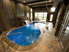 Indoor pool - Coal Camp Lodge (Sevierville)