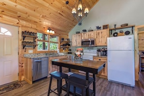 Maison, plusieurs lits, bain à remous, vue jardin (All About the Smokies) | Cuisine privée