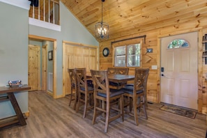 Maison, plusieurs lits, bain à remous, vue jardin (All About the Smokies) | Restauration