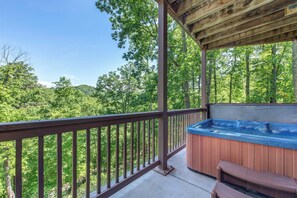 House, Multiple Beds, Hot Tub, Garden View (All About the Smokies) | Outdoor spa tub