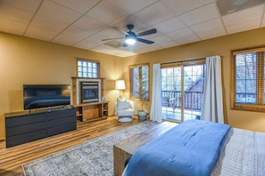 House, Multiple Beds, Hot Tub, Garden View (Ain't Misbehavin') | 2 bedrooms, individually decorated, individually furnished, bed sheets - Ain't Misbehavin' (Pigeon Forge)