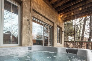 House, Multiple Beds, Hot Tub, Garden View (Ain't Misbehavin') | Outdoor spa tub - Ain't Misbehavin' (Pigeon Forge)
