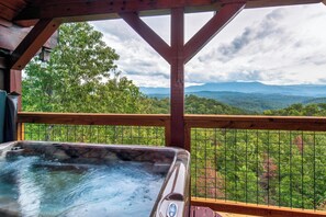 Room, Multiple Beds, Hot Tub, Mountain View (Eagles View Lodge) | Outdoor spa tub