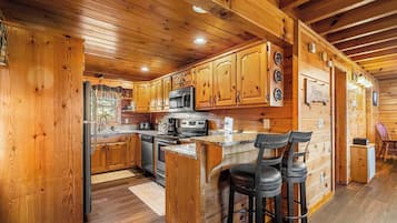 Rom, flere senger, adgang til basseng, fjellutsikt (Eagles View Lodge) | Eget kjøkken