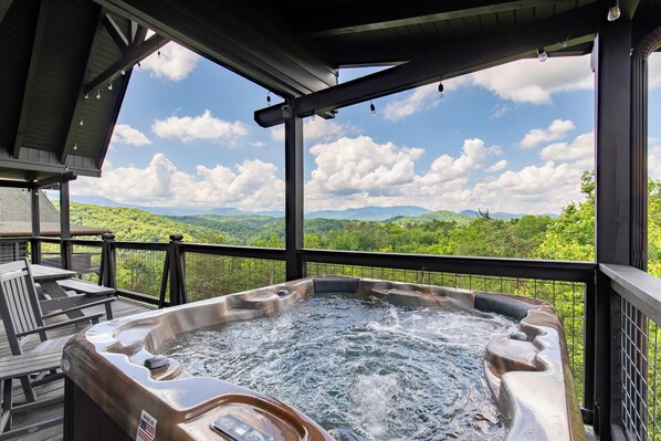 House, Multiple Beds, Hot Tub, Mountain View (Starry Nights) | Outdoor spa tub