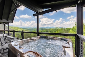Maison, plusieurs lits, bain à remous, vue montagne (Starry Nights) | Bain à remous extérieur