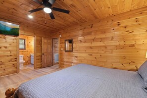 House, Multiple Beds, Hot Tub, Mountain View (Starry Nights) | 3 bedrooms, individually decorated, individually furnished, bed sheets