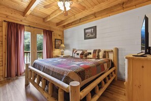 3 bedrooms, individually decorated, individually furnished, bed sheets - Three Bears (Sevierville)