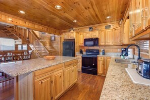 Room, Multiple Beds, Hot Tub, Mountain View (Heavenly Hideaway) | Private kitchen | Fridge, microwave, oven, stovetop