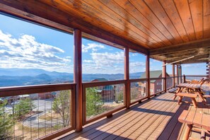 Room, Multiple Beds, Hot Tub, Mountain View (Heavenly Hideaway) | Outdoor dining