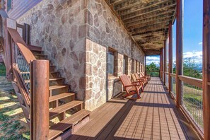 Terrace/patio - Heavenly Hideaway (Sevierville)