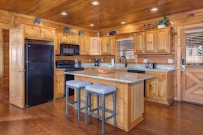 Room, Multiple Beds, Pool Access, Mountain View (Heavenly Hideaway) | Private kitchen