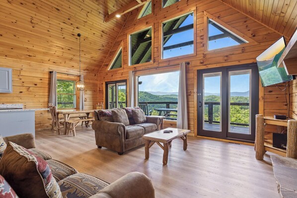 Maison, plusieurs lits, bain à remous, vue montagne (High Hopes) | Coin séjour