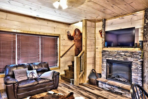 House, Multiple Beds, Balcony, Garden View (Sasquatch Inn) | Living area