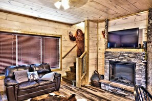 Nhà, nhiều giường, ban công, quang cảnh vườn (Sasquatch Inn) | Khu phòng khách