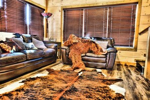 House, Multiple Beds, Balcony, Garden View (Sasquatch Inn) | Interior