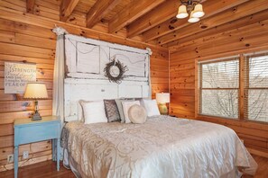 Room, Multiple Beds, Balcony, Mountain View (Sweet Slice of Heaven)
