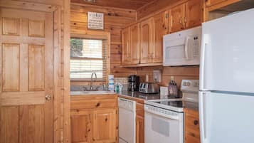 House, Multiple Beds, Balcony, Garden View (Sweet Slice of Heaven) | Private kitchen
