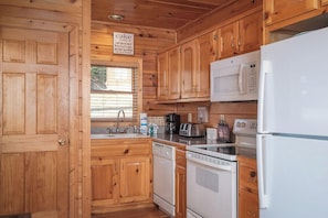 House, Multiple Beds, Balcony, Garden View (Sweet Slice of Heaven) | Private kitchen