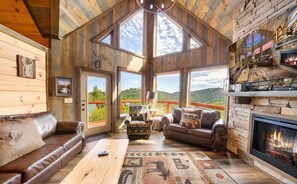 Maison, plusieurs lits, bain à remous, vue montagne (High Point Ridge) | Coin séjour