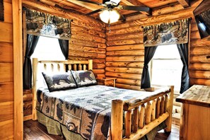 Casa, varias camas, balcón, vistas a la montaña (Rustic Get Away) | 2 dormitorios, decoración individual, mobiliario individual