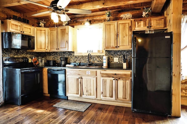Maison, plusieurs lits, balcon, vue montagne (Rustic Get Away) | Cuisine privée