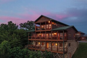 Exterior - As Good As It Gets (Sevierville)