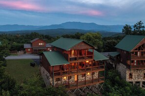 Exterior - As Good As It Gets (Sevierville)