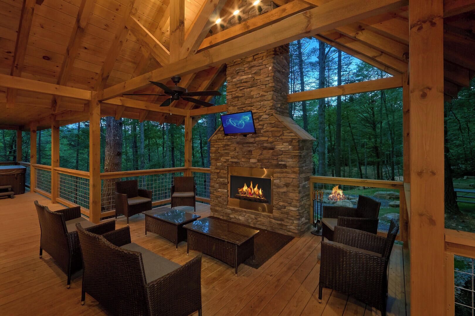 Rumah, Beberapa Tempat Tidur, hot tub, pemandangan kolam renang (Adventure Lodge) | Halaman properti