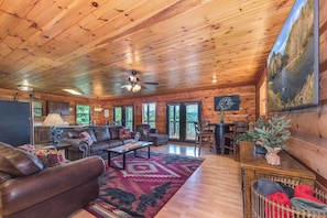 House, Multiple Beds, Patio, Mountain View (Sky High View) | Living area