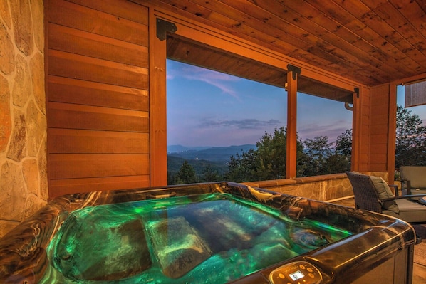 House, Multiple Beds, Patio, Mountain View (Sky High View) | Outdoor spa tub