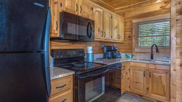 House, Multiple Beds, Hot Tub, Garden View (A Smoky Mountain Hide-A-Way) | Private kitchen
