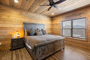 5 bedrooms, individually decorated, individually furnished, bed sheets - The Phoenix (Sevierville)