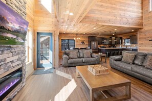 House, Multiple Beds, Balcony, Garden View (The Phoenix) | Living area - The Phoenix (Sevierville)