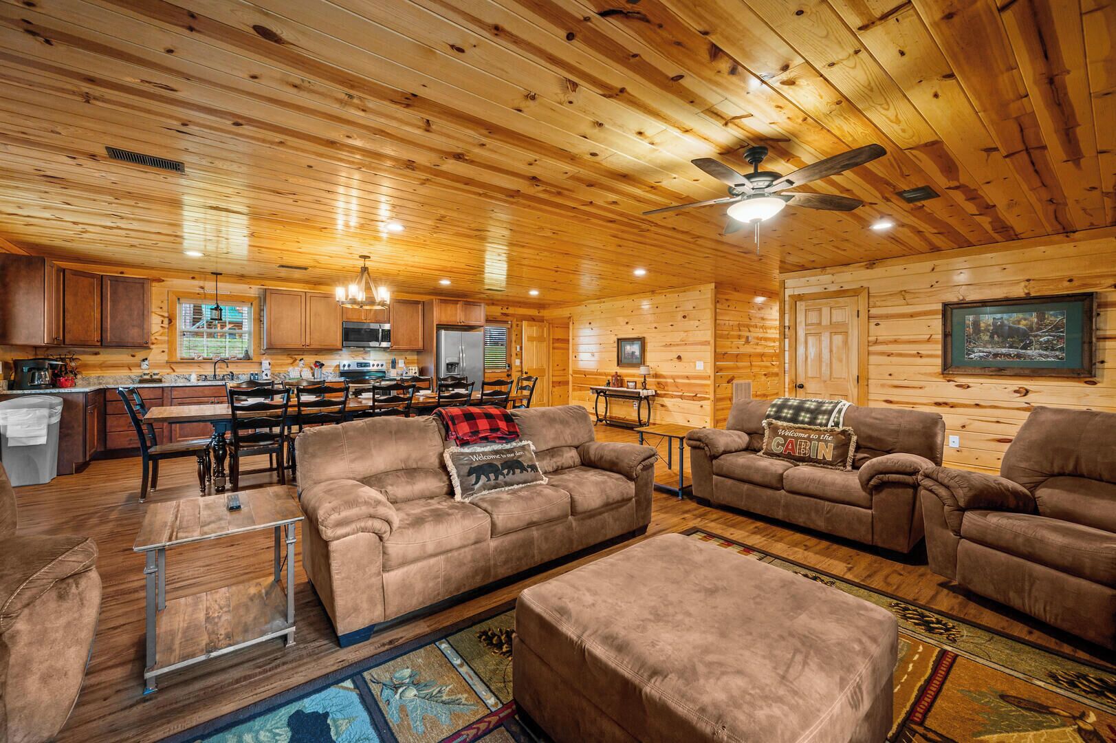 Cabin, nhiều giường, bồn tắm nước nóng, quang cảnh vườn (Smoky Cove Dream) | Khu phòng khách