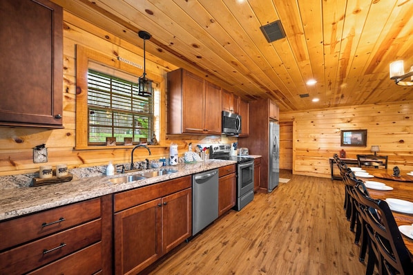 Cabin, nhiều giường, bồn tắm nước nóng, quang cảnh vườn (Smoky Cove Dream) | Bếp riêng | Dụng cụ pha cà phê/trà