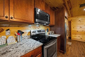 Cabin, nhiều giường, bồn tắm nước nóng, quang cảnh vườn (Smoky Cove Dream) | Bếp riêng | Dụng cụ pha cà phê/trà