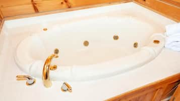 Room, Multiple Beds, Hot Tub, Mountain View (Starr Crest Lodge) | Bathroom | Towels