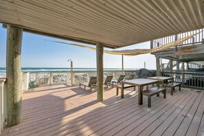 Casa adossada, diversos llits (Green Reef #6- Beachfront Bliss) | Servei de restauració a l'aire lliure