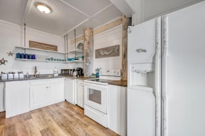 Townhome, Multiple Beds (Green Reef #6- Beachfront Bliss) | Private kitchen
