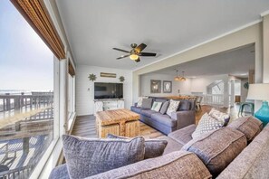 Townhome, Multiple Beds (Green Reef #6- Beachfront Bliss) | Living area