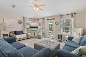 House, Multiple Beds (Cone's Cove) | Living area